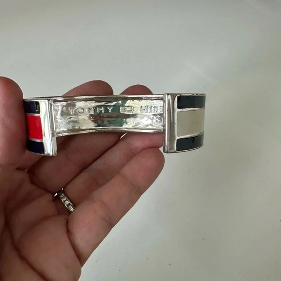 Tommy Hilfiger Vintage Silver
tone Bangle Bracelet - Picture 4 of 5